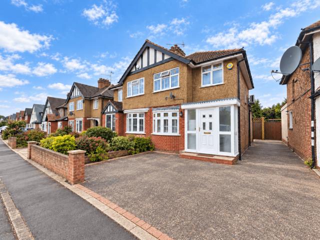 Glisson Road, UXBRIDGE UB10 3 bed semi detached house to rent £2,575 pcm £594 pw