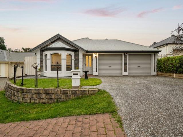 Glistening Parkside Downsizer on Generous Cul De Sac w Dual Living Zones!