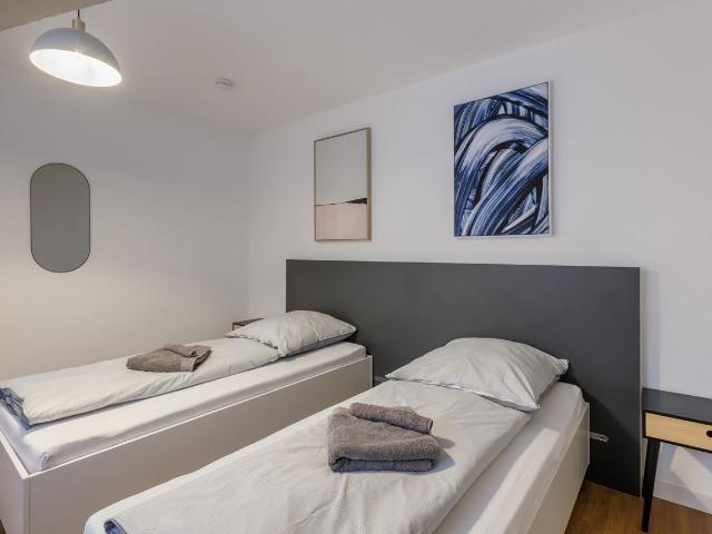 Glück Auf Appartements Lösorterstr. Studio, Duisburg Amsterdam Apartments for Rent