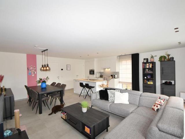 Glvl. app. 2slk. met terras, tuin en ondergronds: P+B