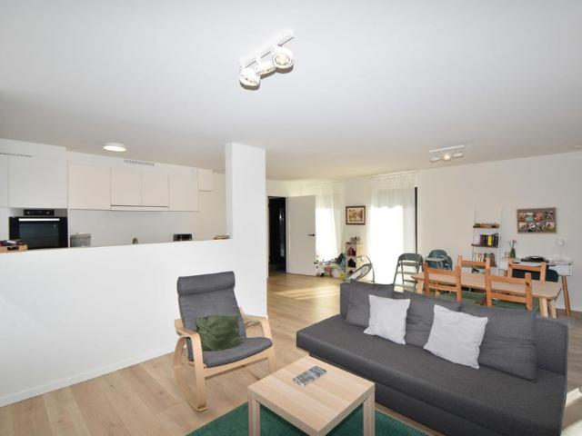 Glvl. 3 slk. app. Z gerichte tuin/ terras & 2 carports