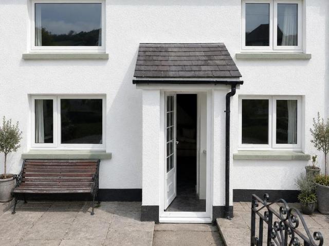 Glynderi, Glanamman SA18 2 bed terraced house to rent £895 pcm £207 pw
