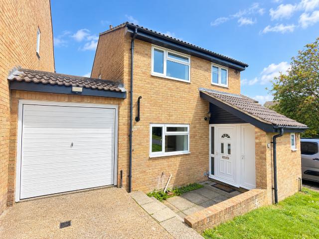 Glynn Rise, Peacehaven BN10, 4 bed property to rent, £1,900 pcm | PrimeLocation