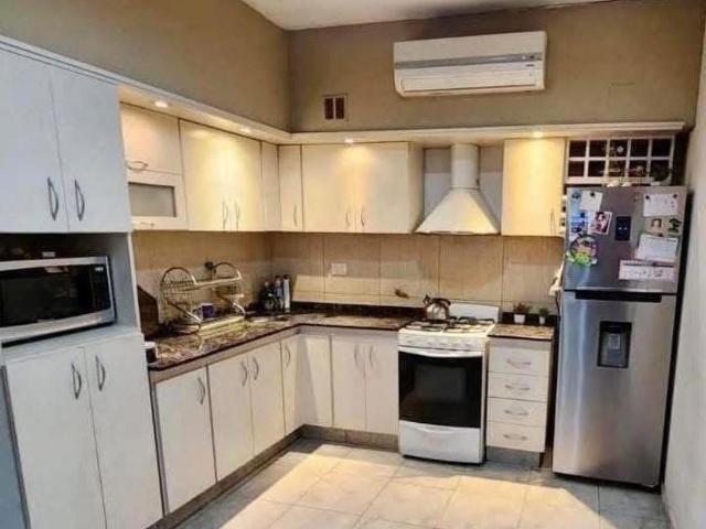 GMLPROPIEDADES ALQUILA CASA AMPLIA EN BARRIO SAN LORENZO CALLE MANUEL PADILLA 4436