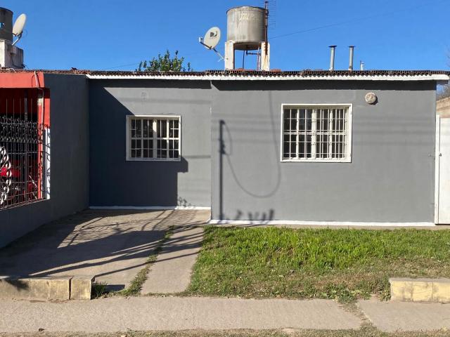 GMLPROPIEDADES ALQUILA CASA EN BARRIO ALMIRANTE BROWN IPV DE 1 DORMITORIO