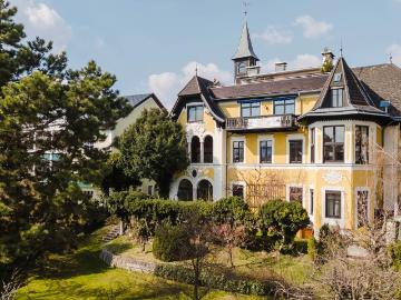 GMUNDEN Stilvolles Wohnen mit Geschichte! Altbauwohnung in Gründerzeitvilla
