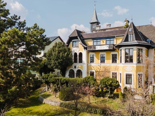 GMUNDEN Stilvolles Wohnen mit Geschichte! Altbauwohnung in Gründerzeitvilla