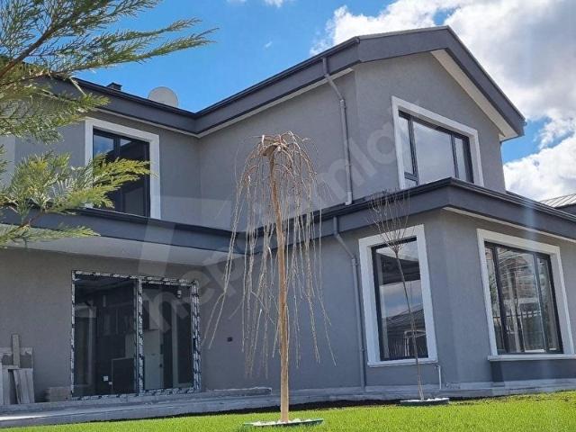 GN.KR. VE MİT YAKINI, BAĞIMSIZ, 4+1 LÜKS,4 ARAÇ OTOPARKLI