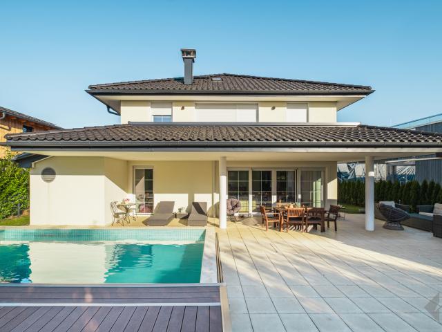 GNEIS – CHARMANTES LANDHAUS MIT POOL IN RUHIGER LAGE IM SÜDEN SALZBURGS