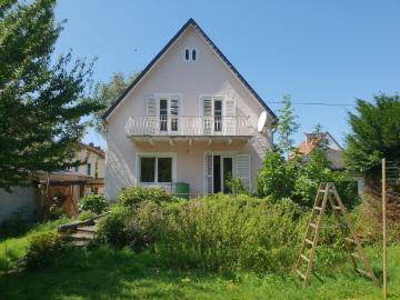GNEIS Kleines Einfamilienhaus mit Garage in grüner Oase'