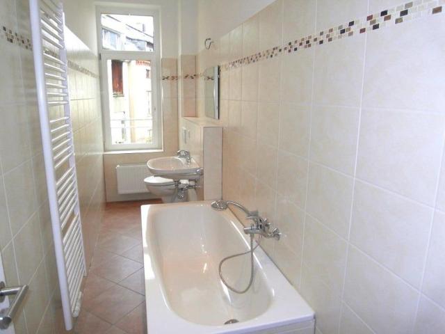 Gneisenaustraße! sanierte 3 Zimmer Wohnung mit Balkon und Einbauküche!