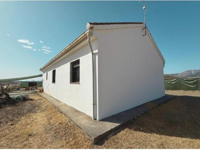 GR3903 Alhama de granada Chalet independiente con terreno de 30.000m2