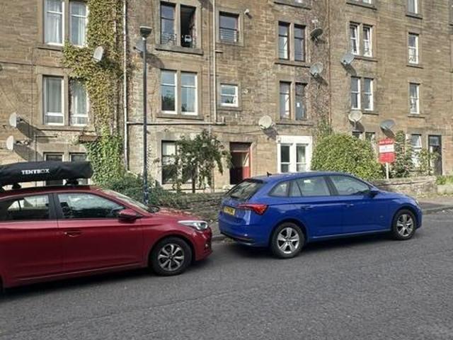 G/R, 55 Taylors Lane, Dundee 1 bed house to rent £725 pcm £167 pw