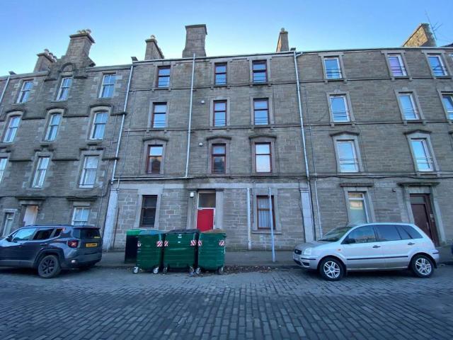 10 G/R Stirling Street, Dundee, 1 bed flat to rent £575 pcm £133 pw
