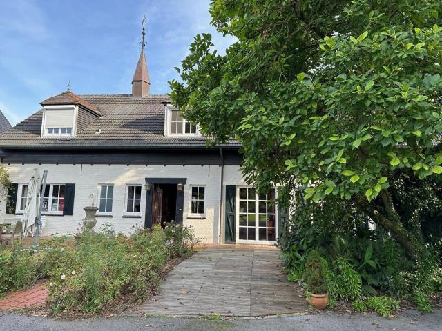 Grote villa te huur met 5 kamers ONDER OPTIE