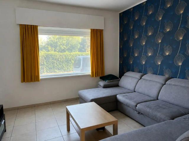 Grote woning met 4 slaapkamers, 2 badkamers en garage!