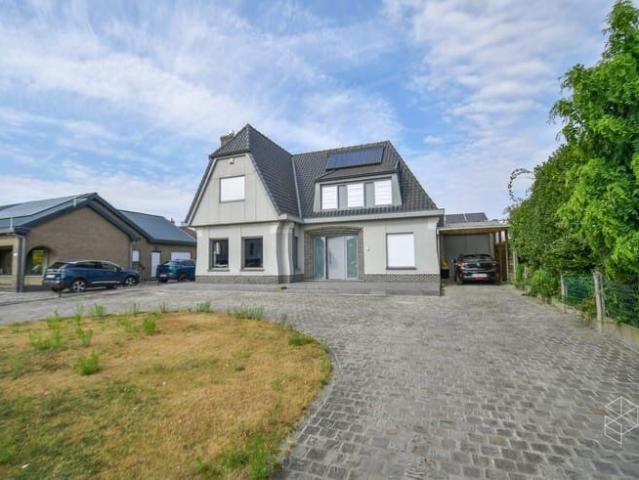 Grote woning met 4 slpk en grote tuin