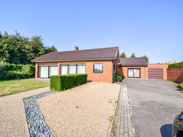 Grote goed onderhouden woning met 3 slpk, tuin en grote g.