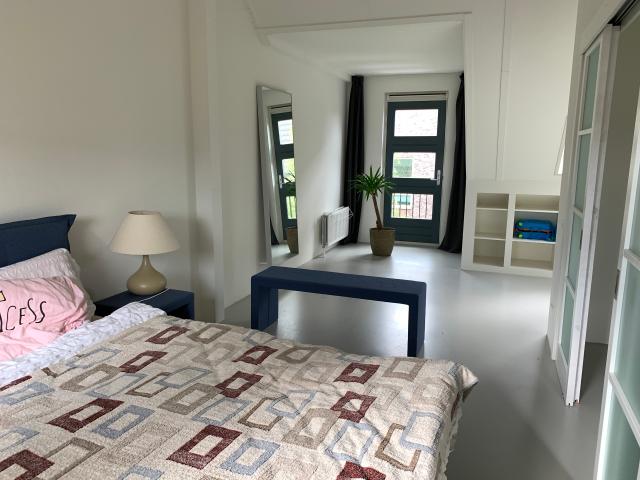 Grote kamer Eigen etage! te huur in Almere Poort