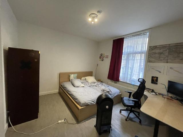 Grote studio voor 1 à 2 personen met terras Lieven de Winnestraat 27