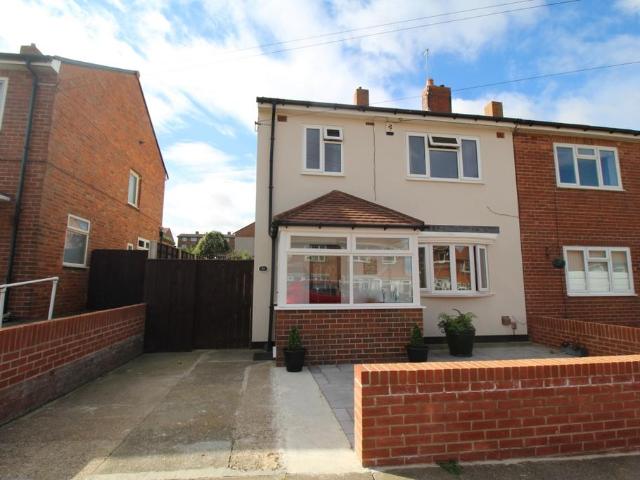 Grotto Road, Tyne And Wear NE34 3 bed semi detached house to rent £950 pcm £219 pw
