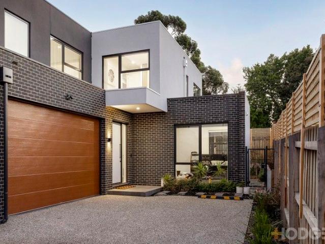 REAR HOME ONE OF ONLY TWO 3.3 METRE CEILINGS, SOUTHLAND & STATION 300 METRES