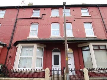 Ground flat to rent