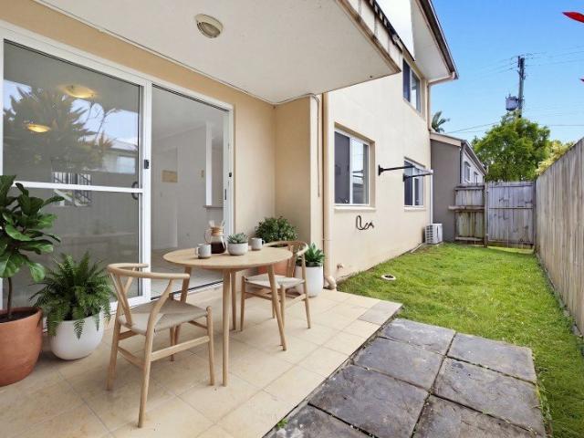 Ground floor 2 bdrm Unit with Courtyard.