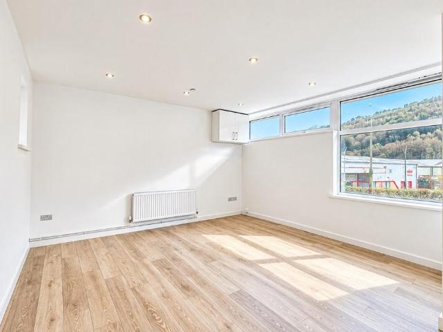 GROUND FLOOR 2 BED 19b Bridge Street. 2 bed flat to rent £775 pcm £179 pw