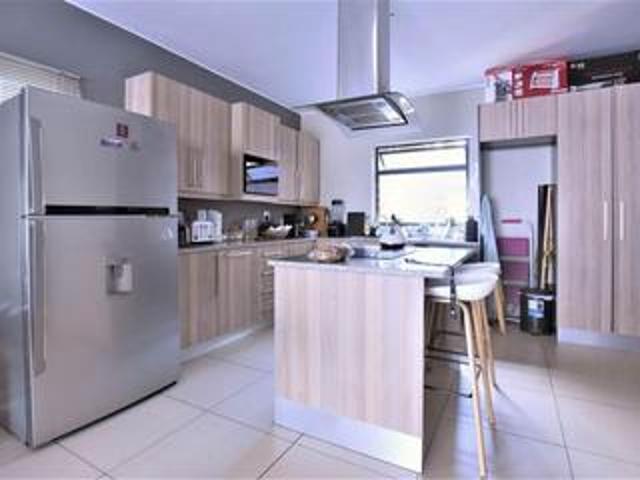 ground floor, 2 bed corner unit on t.