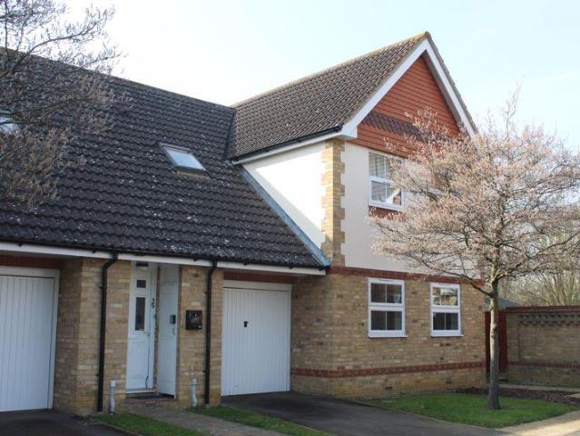 GROUND FLOOR 2 BED MAINSONETTE 2 bed flat to rent £1,285 pcm £297 pw
