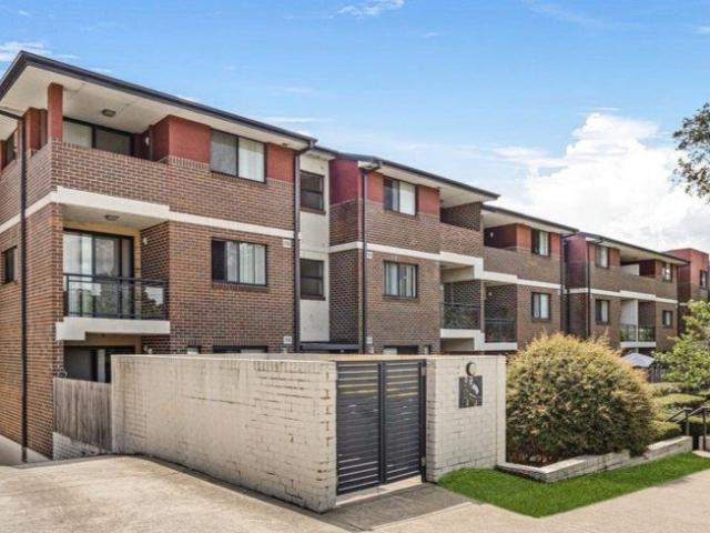 Ground Floor 2 Bedroom Apartment with Secure Parking in Central Baulkham Hills