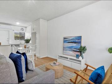 Ground Floor 2 Bedroom Apartment, ideally located