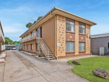 Ground Floor 2 Bedroom Apartment, ideally located