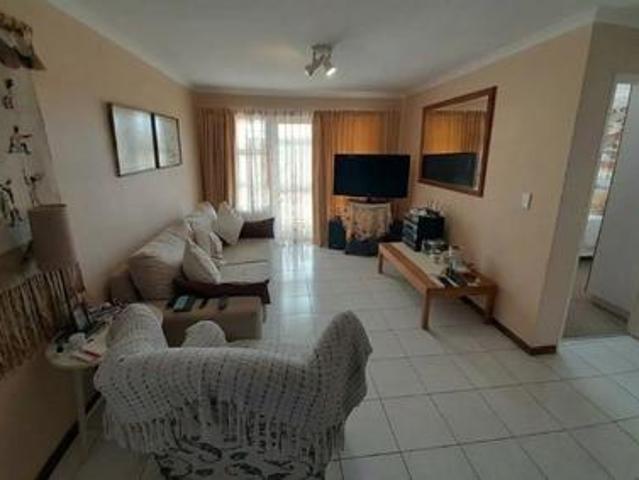 ground floor 2 bedroom with garage to let!