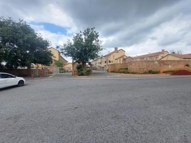 ground floor 2 bedroom 2 bathrooms o.