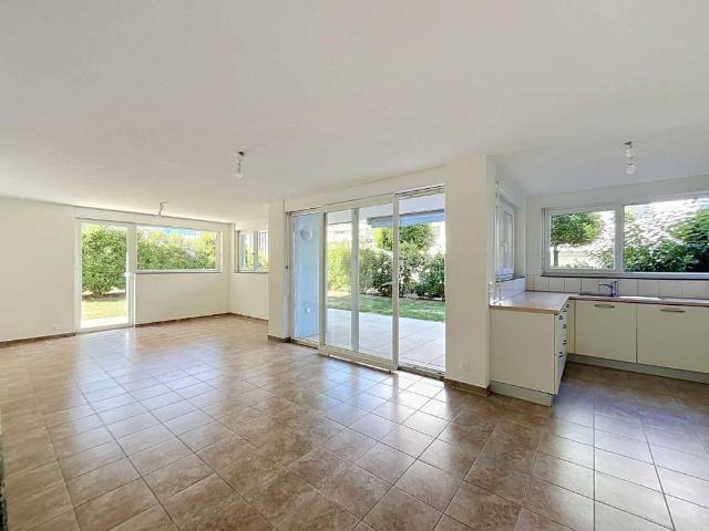 Ground floor 4.5 room apartment with terrace – Cabinet 3