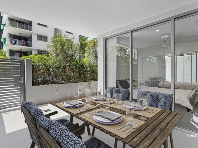 Move Straight In! Stunning Ground Floor Courtyard Apartment