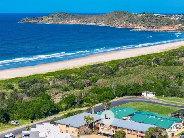Ground Floor Coastal Living, Just Steps from Airforce Beach