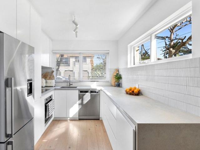 Ground Floor Apartment Moments From Narrabeen Beach