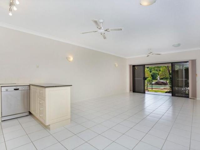 Ground floor apartment on the Esplanade