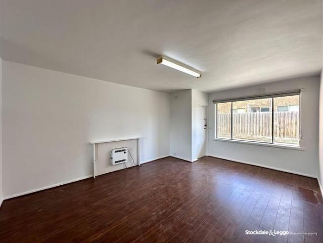 GROUND FLOOR APARTMENT CLOSE TO EVERYTHING