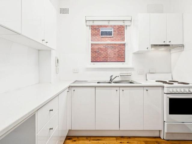Ground floor apartment in boutique block