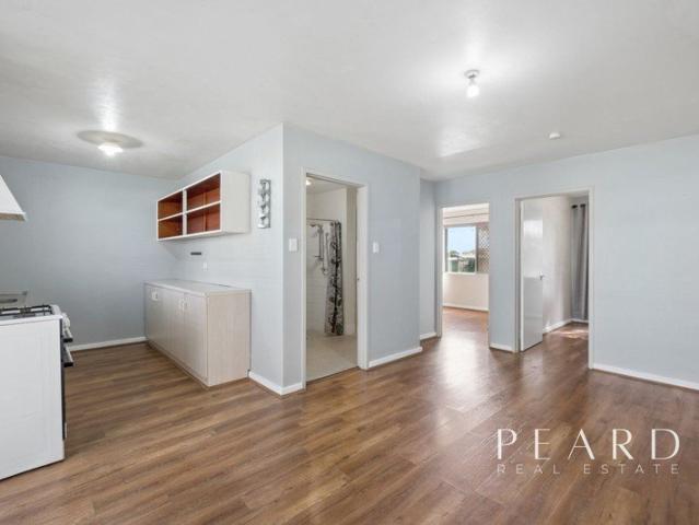 GROUND FLOOR APARTMENT IN CONVENIENT LOCATION