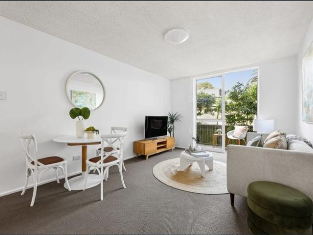 Ground floor apartment in sought after Alexandria 'Golden Triangle'