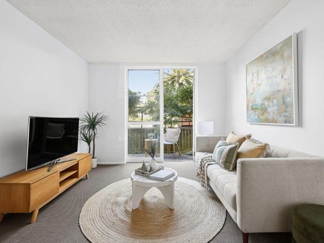 Ground floor apartment in sought after Alexandria 'Golden Triangle'