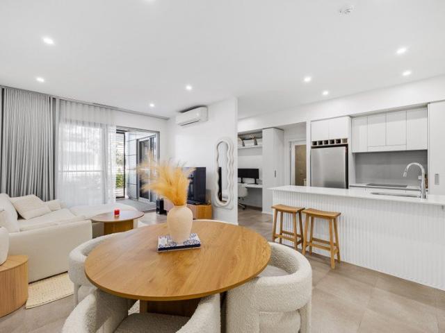 GROUND FLOOR APARTMENT IN THE SOUGHT AFTER TRIBECA EAST BUILDING
