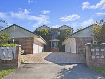 GROUND FLOOR APARTMENT IN WELL MAINTAINED QUIET COMPLEX WITH CITY VIEWS, $450.00 p/w Havig & Jackson Real Estate