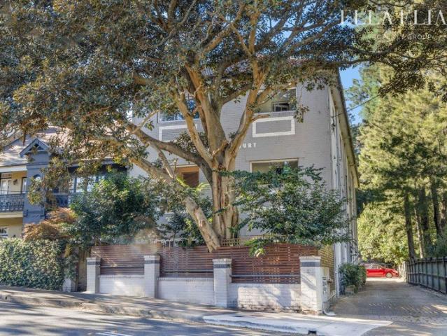 Ground Floor Apartment with Courtyard I Prime Location