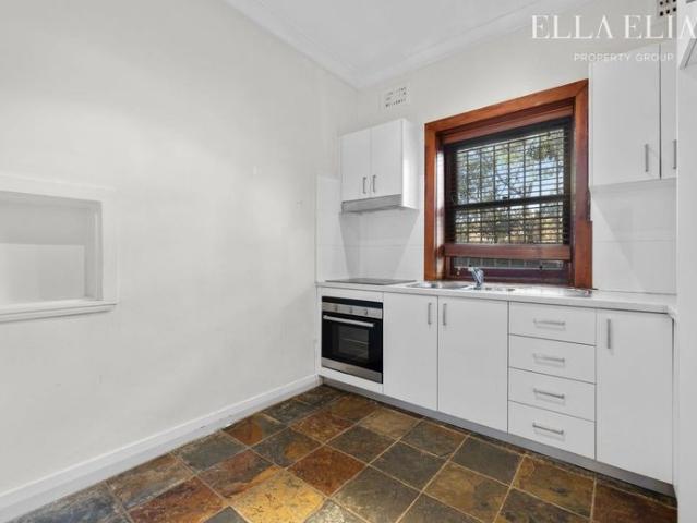 Ground Floor Apartment with Courtyard I Prime Location